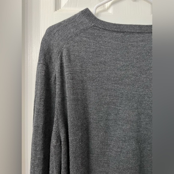 Men’s V Neck Sweater - Picture 5 of 11